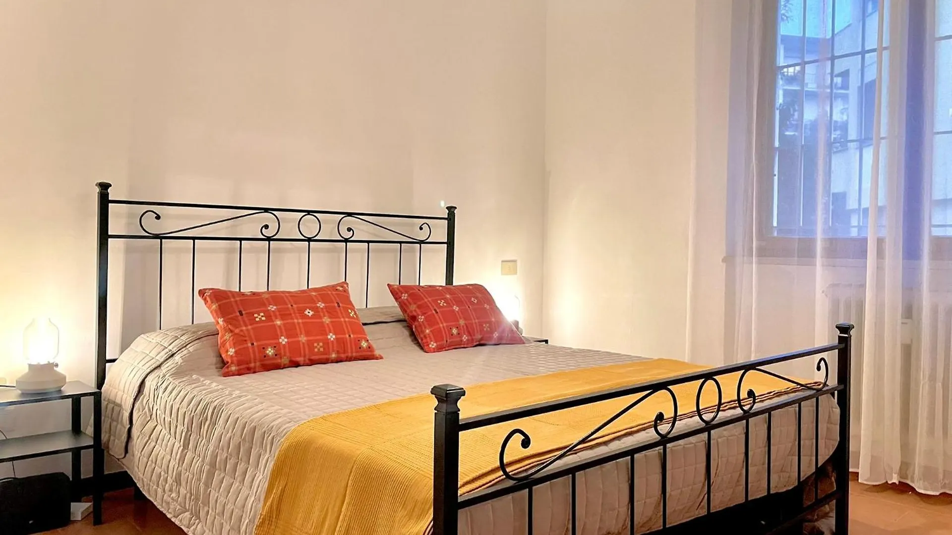 Apartment 2 Camere, Parcheggio, Balconi, Vicino Al Centro Pisa