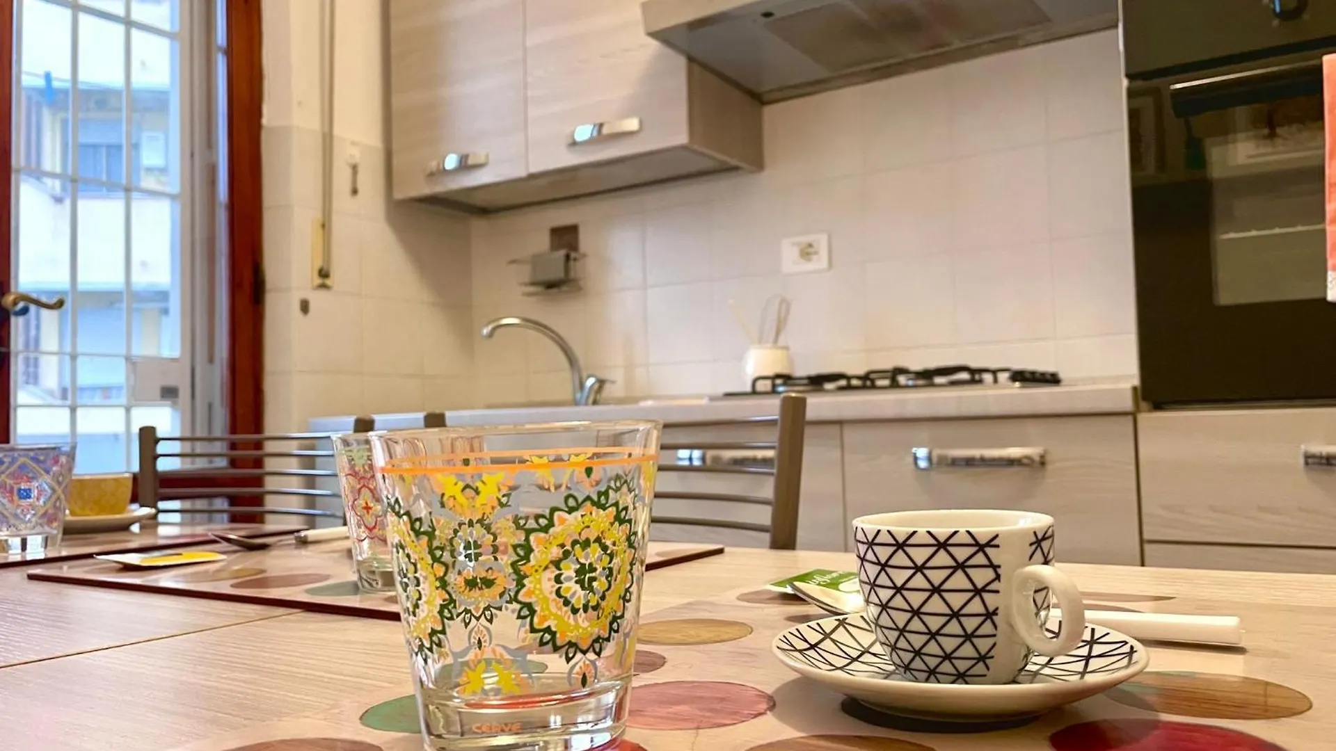 2 Camere, Parcheggio, Balconi, Vicino Al Centro Pise Appartement